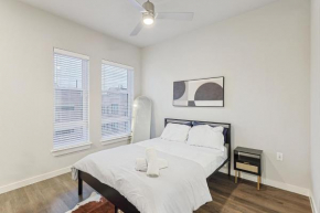 Elegant Downtown 1BD Condo with Pool & Gym